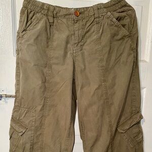 BDG Green Cargo Pants for Versatile Style